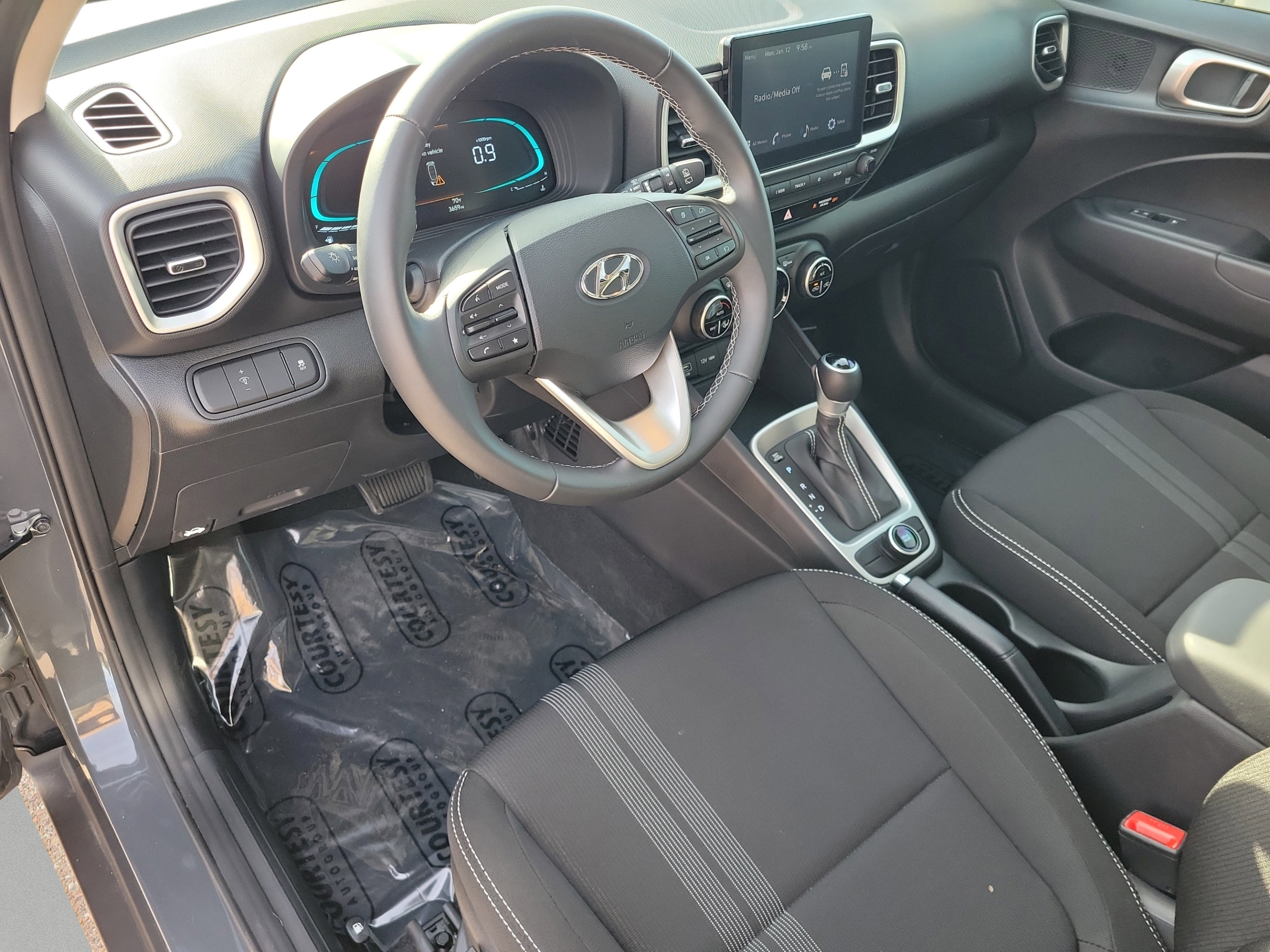 Used 2025 Hyundai Venue SEL FWD image 23