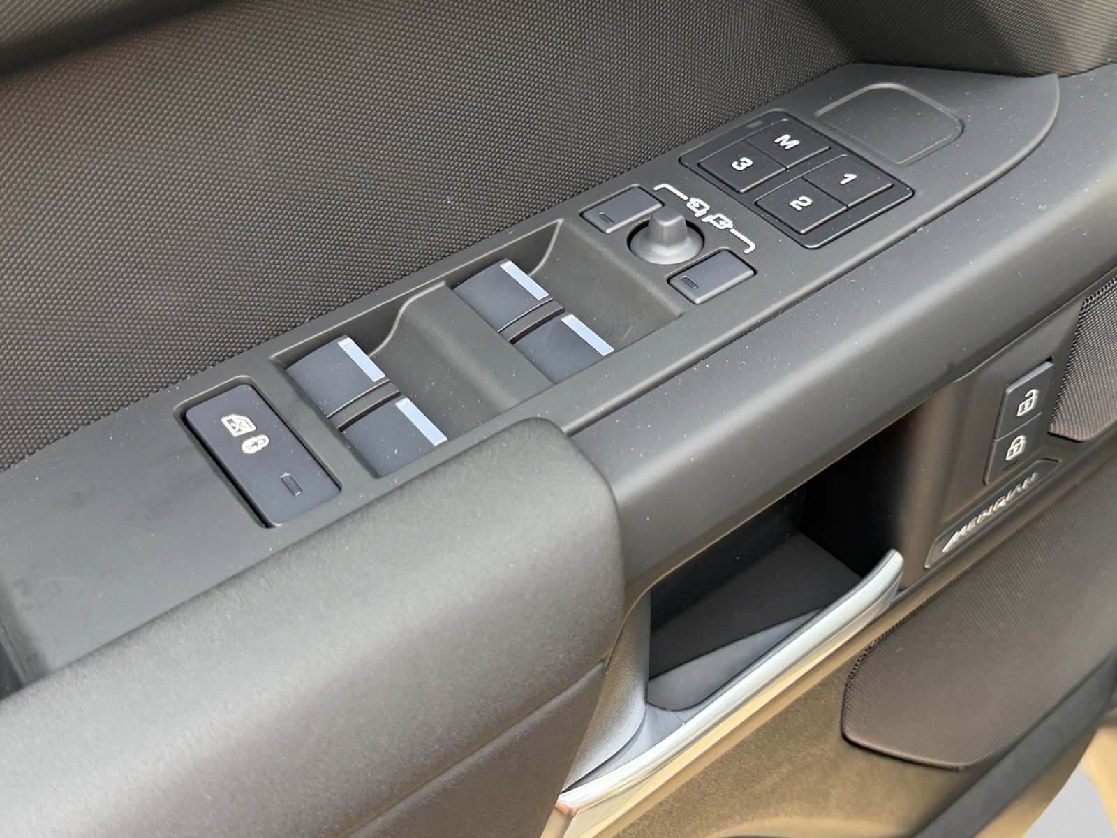 New 2026 Land Rover Defender 110 S AWD/4WD image 13