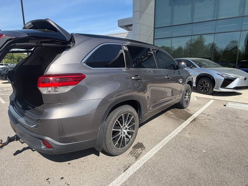 Used 2017 Toyota Highlander SE image 5