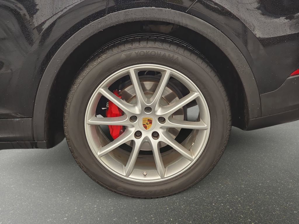 Used 2022 Porsche Cayenne AWD/4WD image 38