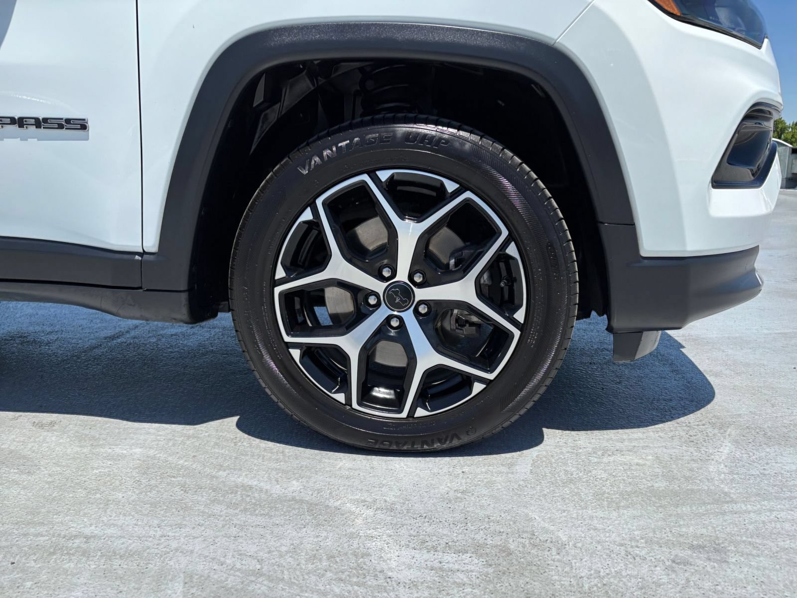 Used 2025 Jeep Compass Limited AWD/4WD image 31