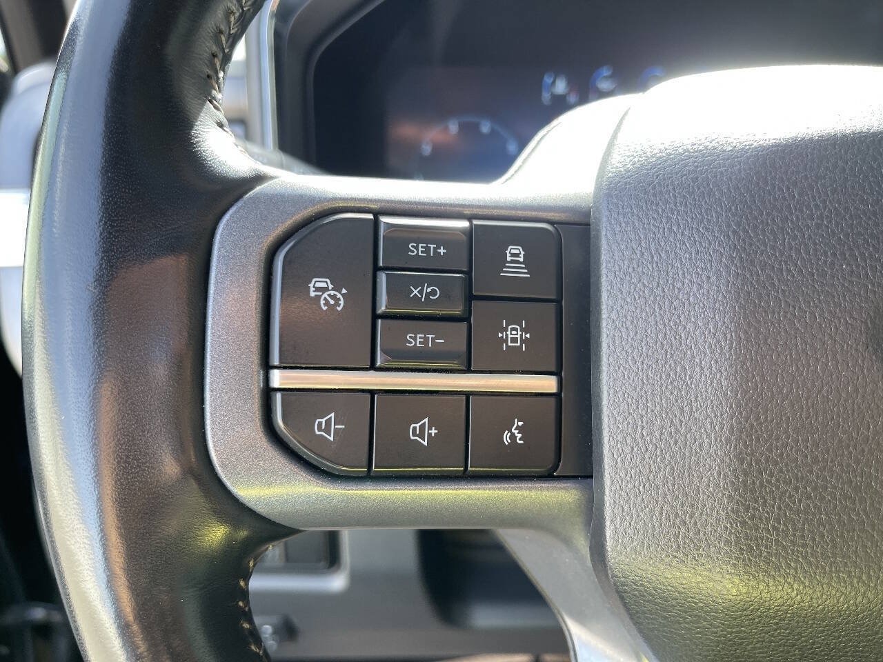 Used 2023 Ford F350 Lariat w/ Lariat Ultimate Package AWD/4WD image 17