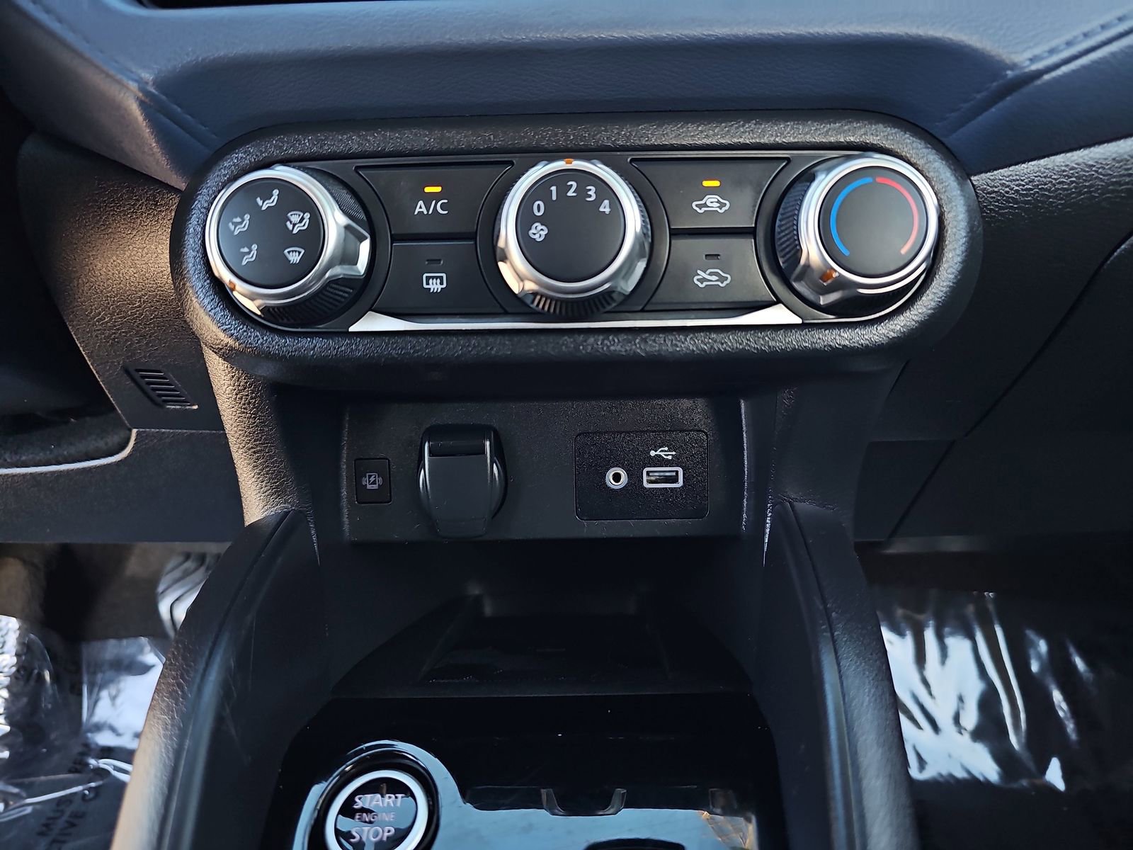 Used 2023 Nissan Versa SV image 23