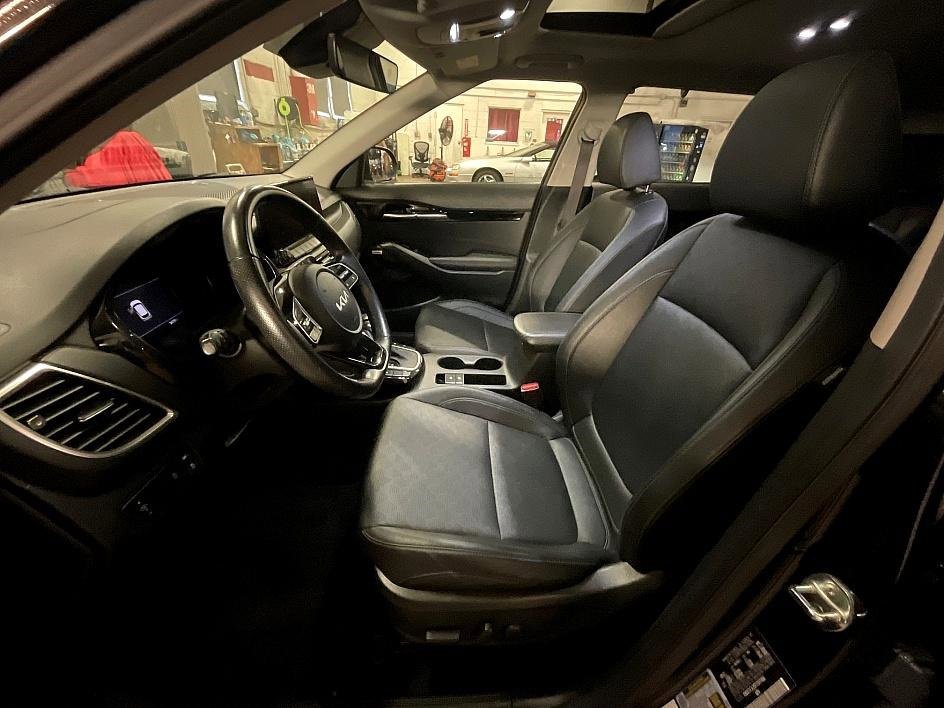 Used 2023 Kia Seltos SX w/ SX Sunroof Package image 15