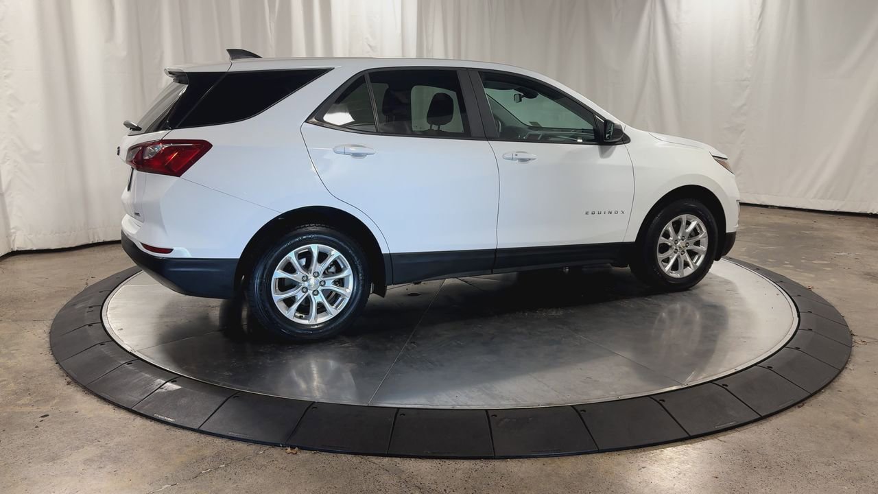 Used 2020 Chevrolet Equinox LS w/ LS Convenience Package image 9