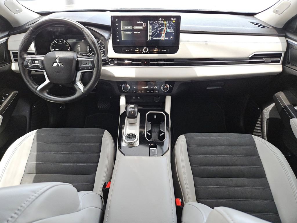 Used 2025 Mitsubishi Outlander SE FWD image 19