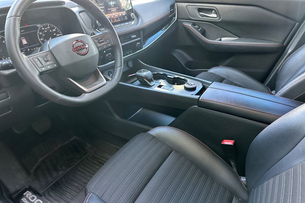 Used 2025 Nissan Rogue SV w/ Rock Creek Premium Package image 10