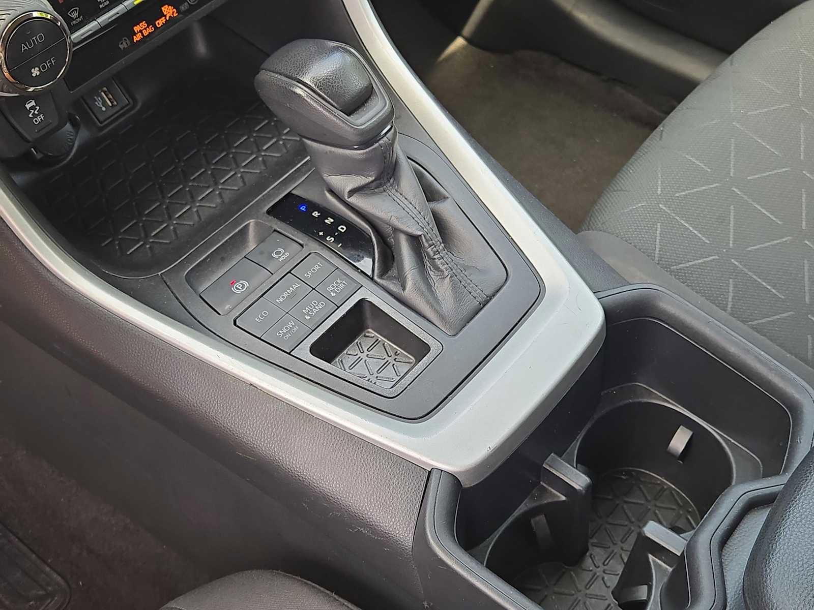 Used 2024 Toyota RAV4 XLE AWD/4WD image 28
