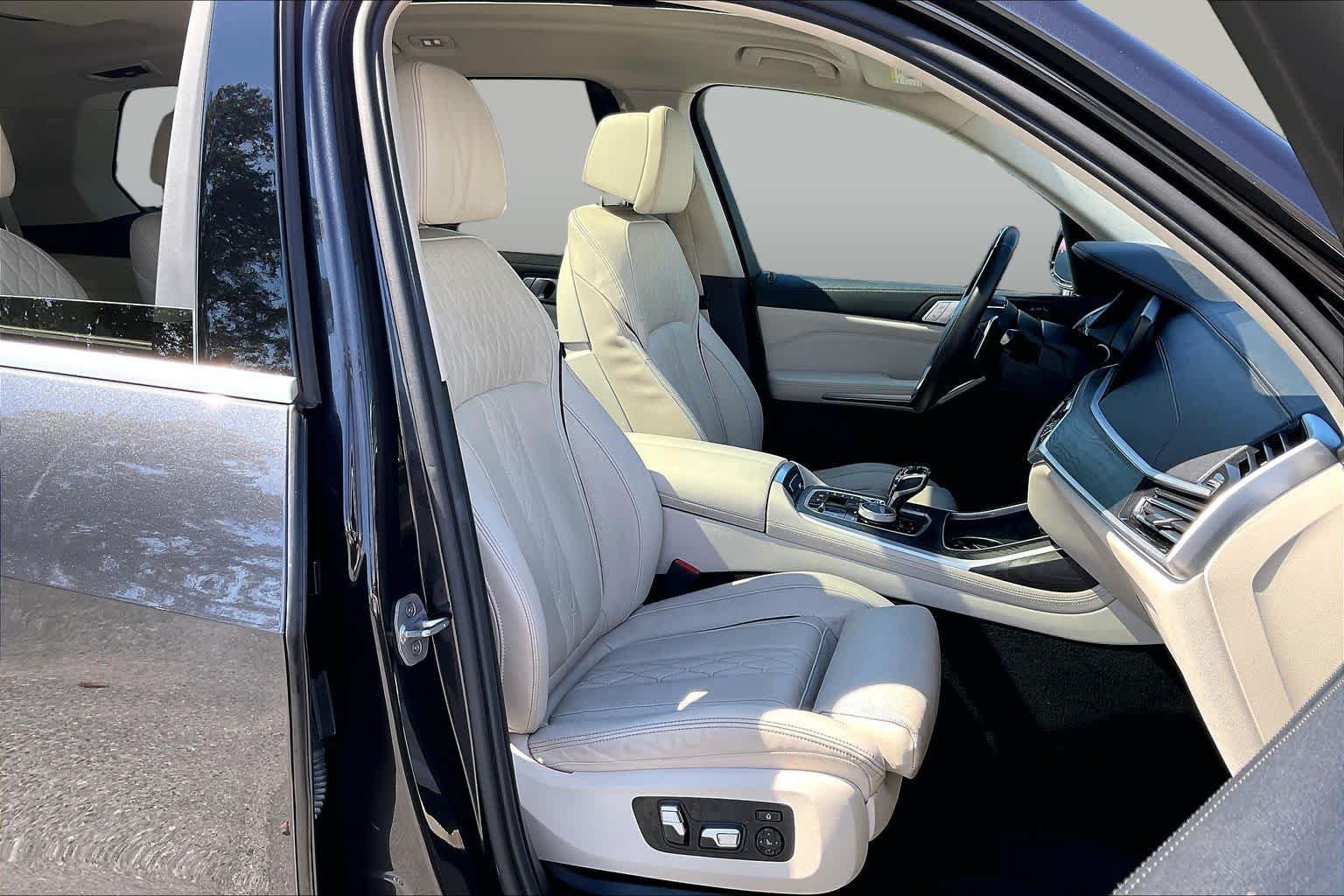 Used 2022 BMW X7 xDrive40i w/ Premium Package AWD/4WD image 8
