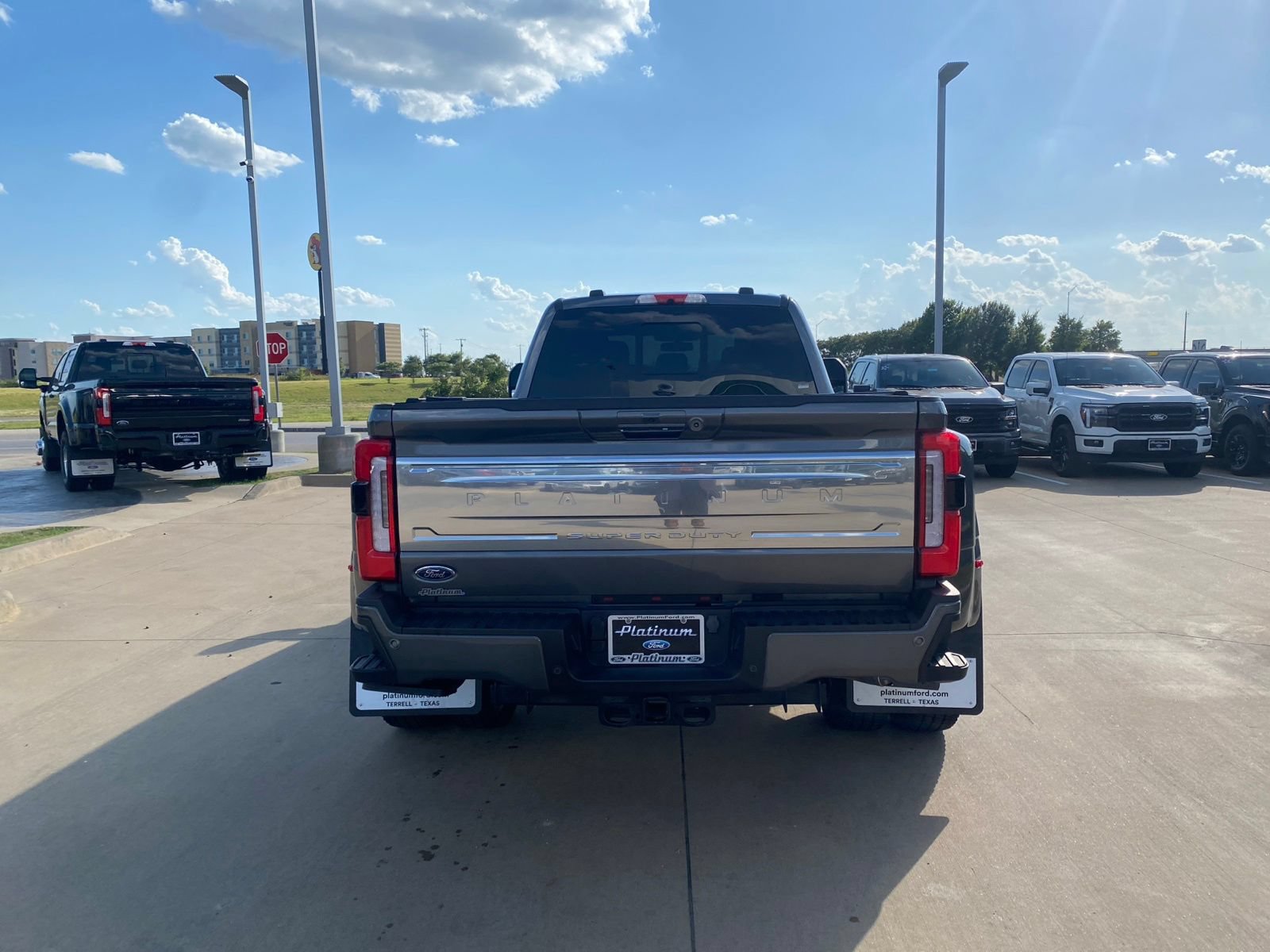 Used 2024 Ford F350 Platinum w/ FX4 Off-Road Package AWD/4WD image 4