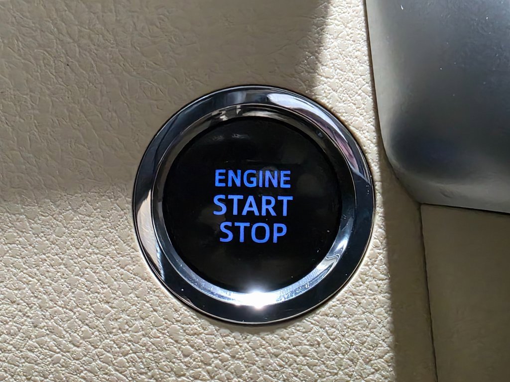 Used 2015 Toyota Highlander Limited w/ Driver Technology Package image 43