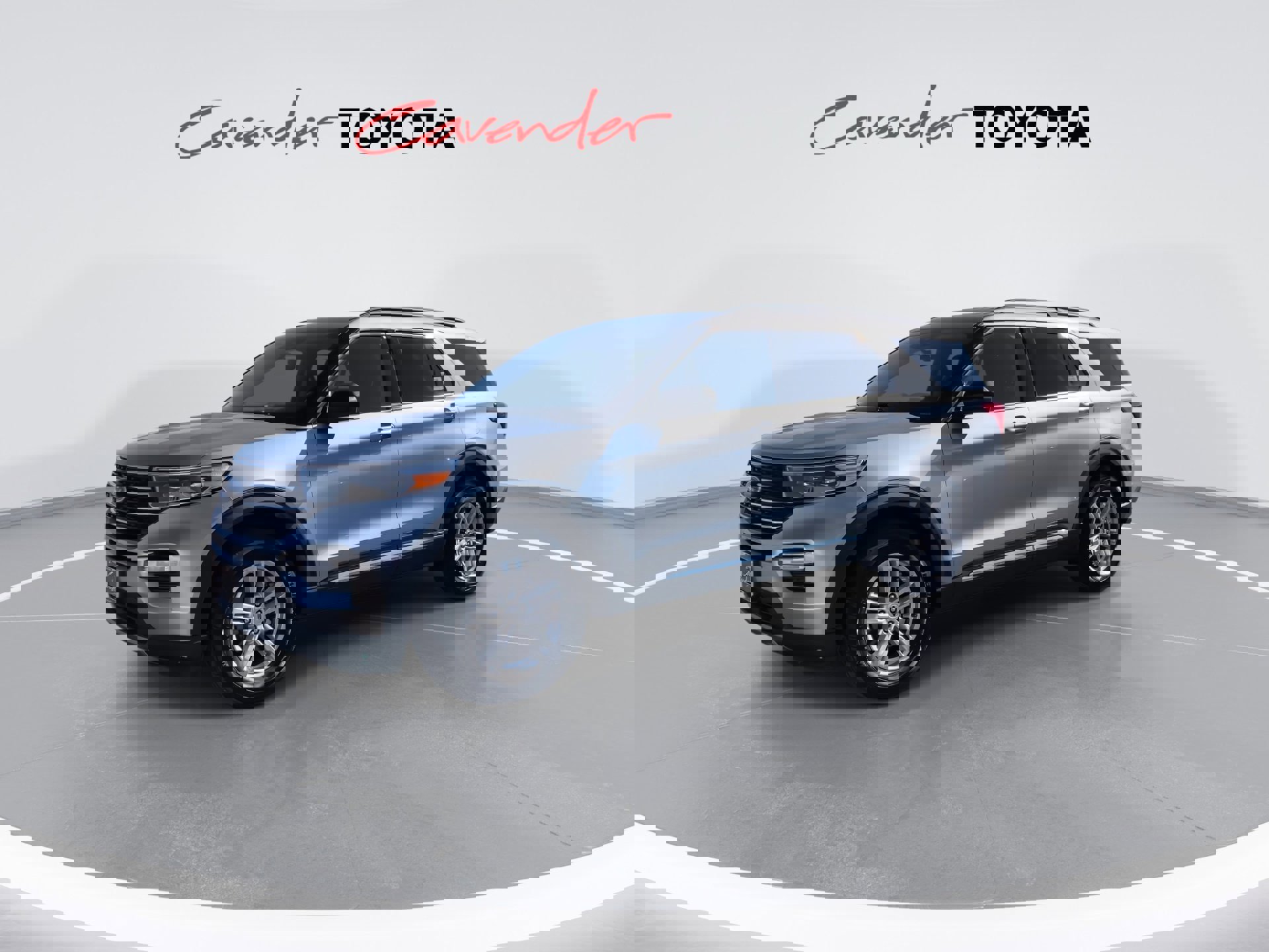 Used 2024 Ford Explorer XLT w/ Equipment Group 202A image 4