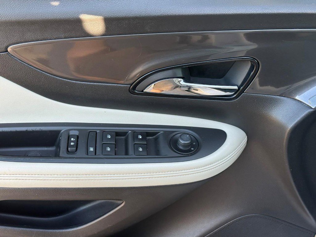 Used 2017 Buick Encore Essence AWD/4WD image 17