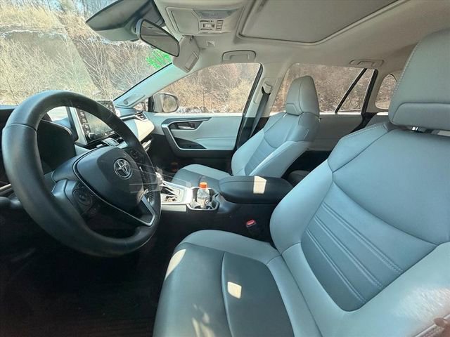 Used 2021 Toyota RAV4 XLE Premium image 21