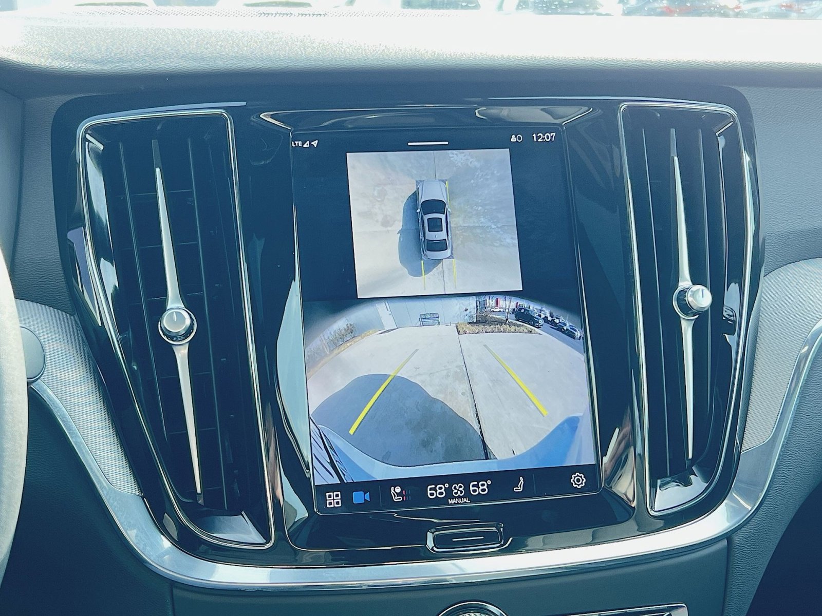 Used 2024 Volvo S60 B5 Plus w/ Climate Package image 19