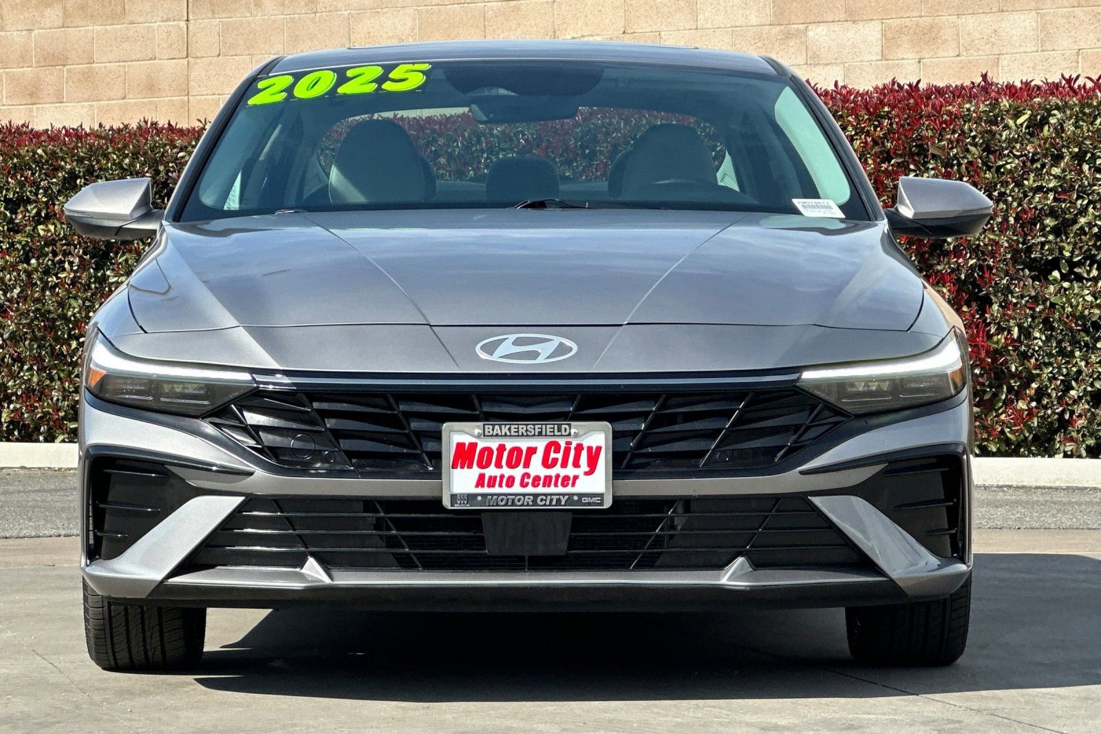 Used 2025 Hyundai Elantra Limited image 9