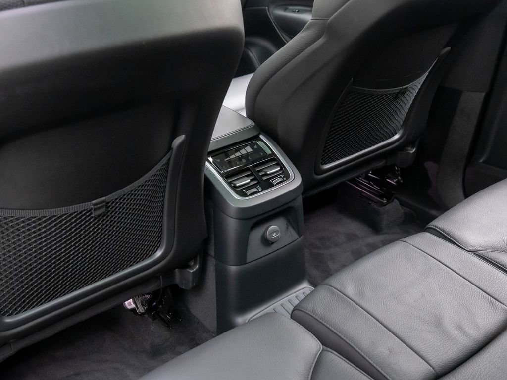 Used 2024 Volvo XC90 T8 Plus w/ Protection Package Premier image 18