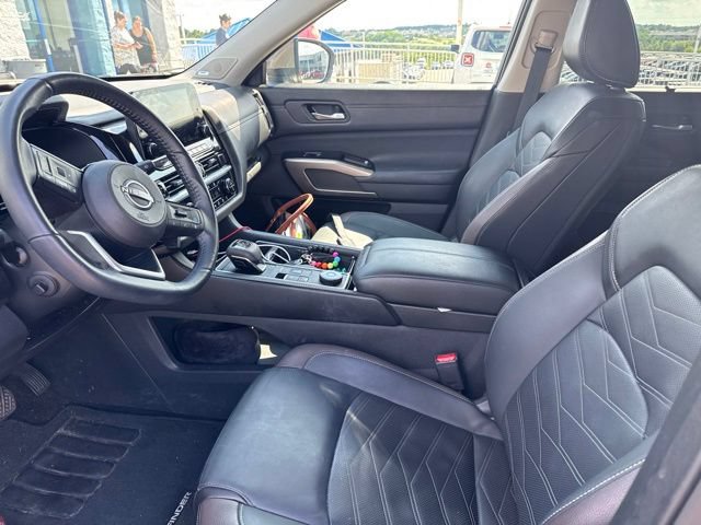 Used 2024 Nissan Pathfinder Platinum w/ Cargo Package AWD/4WD image 8