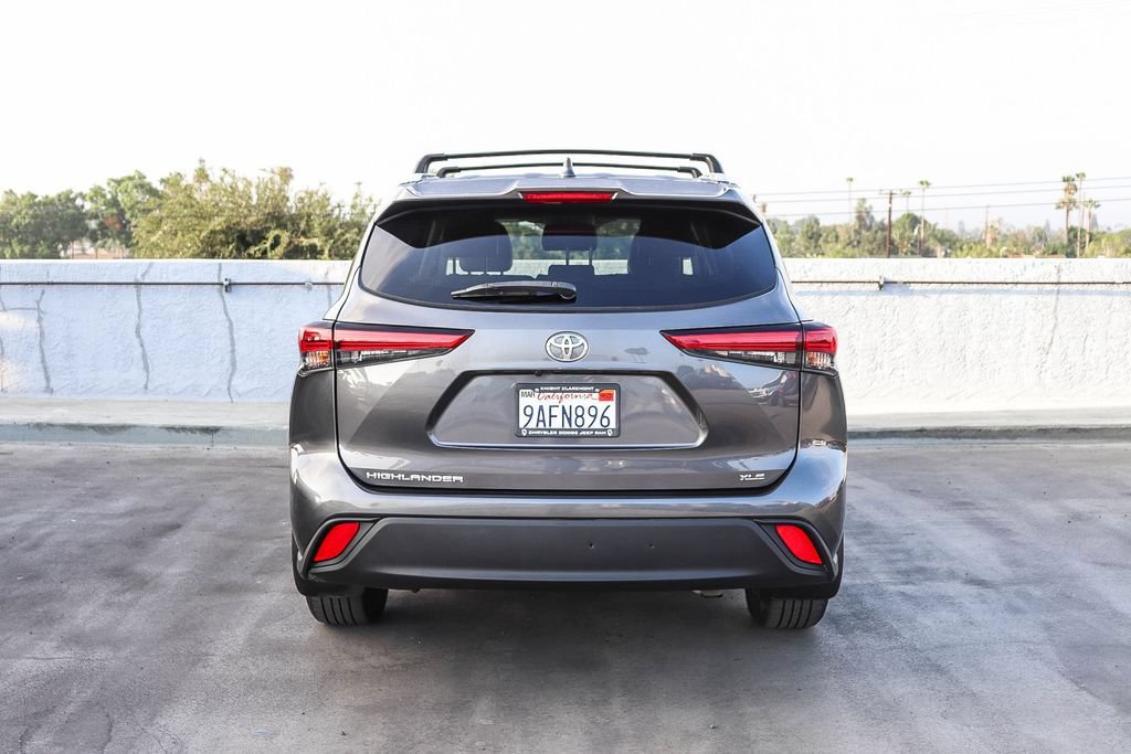 Used 2022 Toyota Highlander XLE FWD image 8