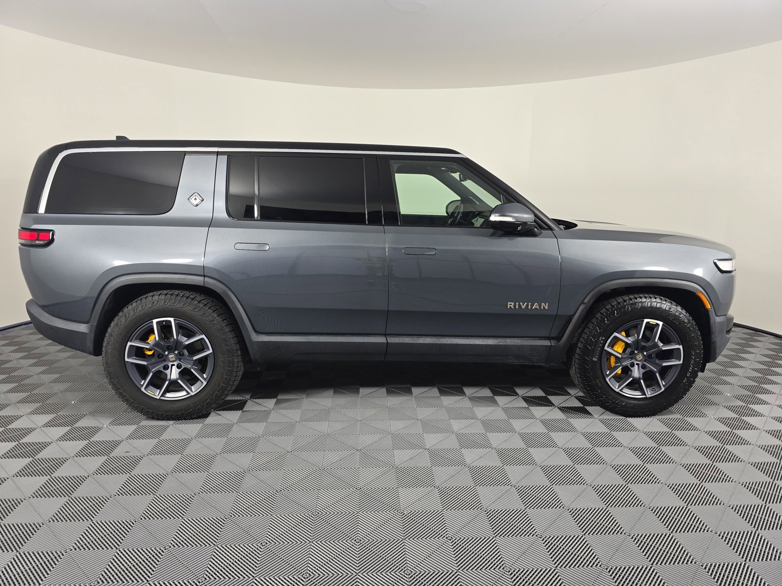 Used 2022 Rivian R1S Launch Edition image 6