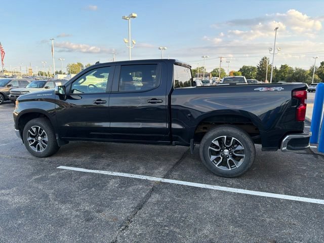 Used 2024 Chevrolet Silverado 1500 LT AWD/4WD image 7