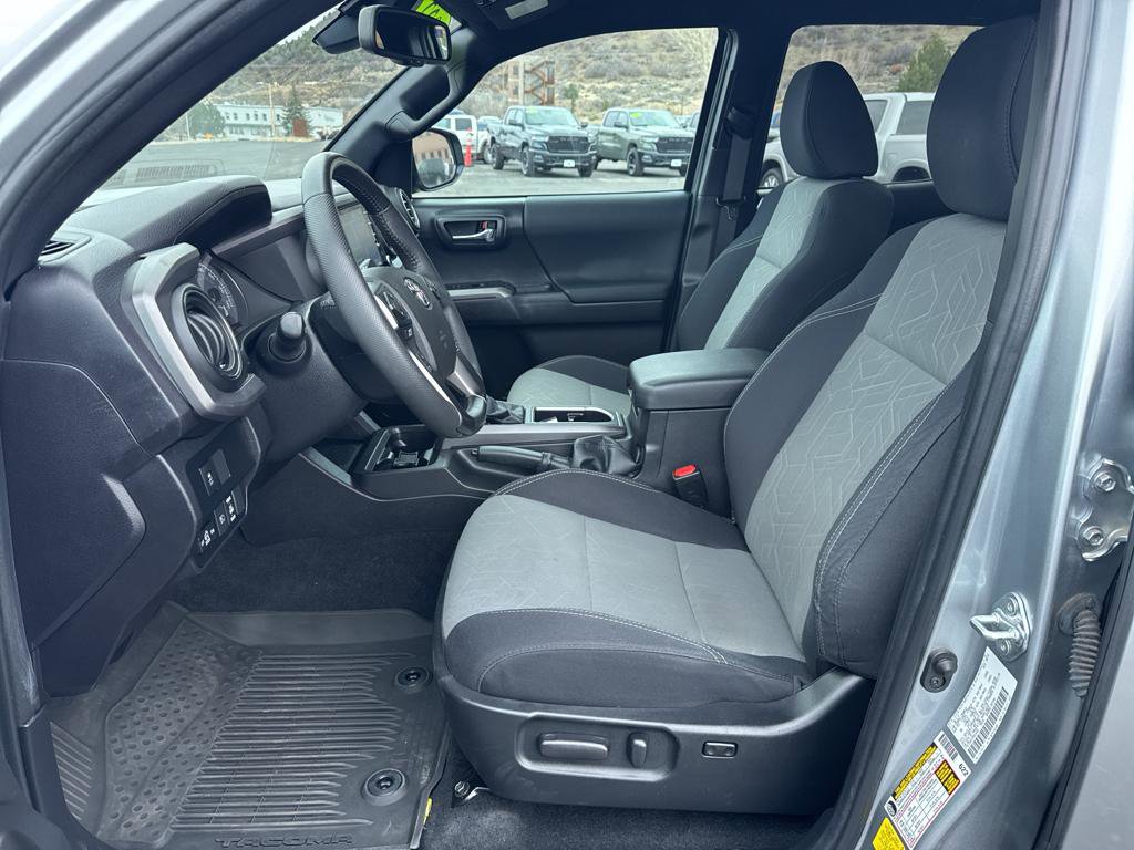 Used 2022 Toyota Tacoma TRD Off-Road image 16