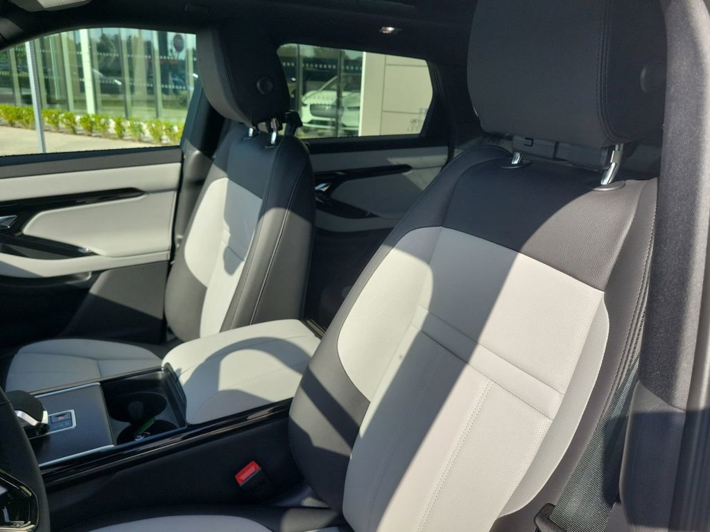New 2026 Land Rover Range Rover Evoque Dynamic SE AWD/4WD image 26