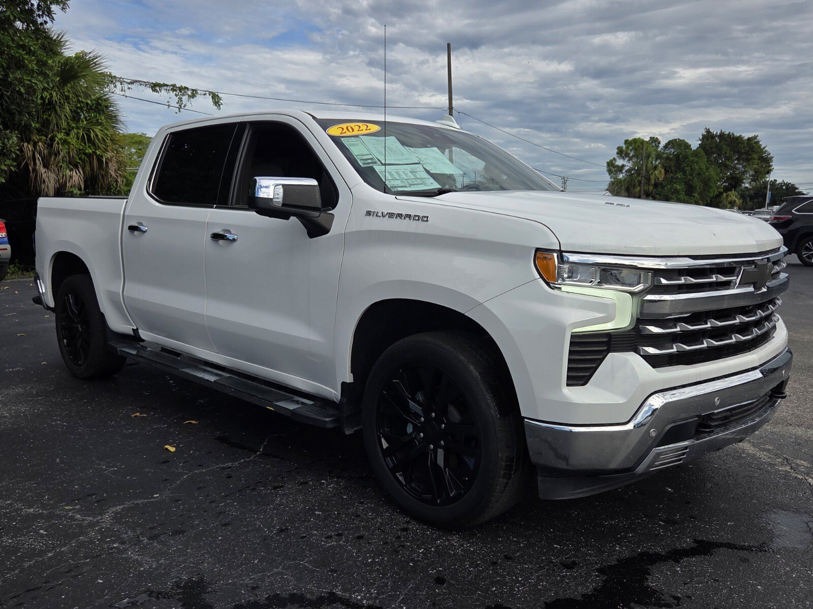 Used 2022 Chevrolet Silverado 1500 LTZ w/ LTZ Premium Package AWD/4WD image 7