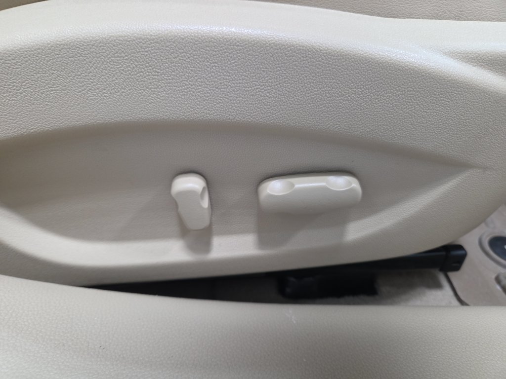 Used 2011 Buick LaCrosse CXL FWD image 21