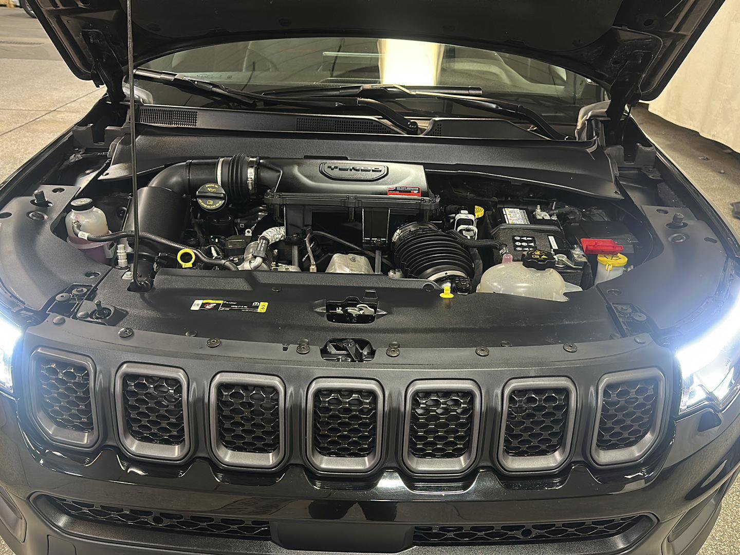Used 2023 Jeep Compass Trailhawk w/ Trailhawk Elite Group AWD/4WD image 13