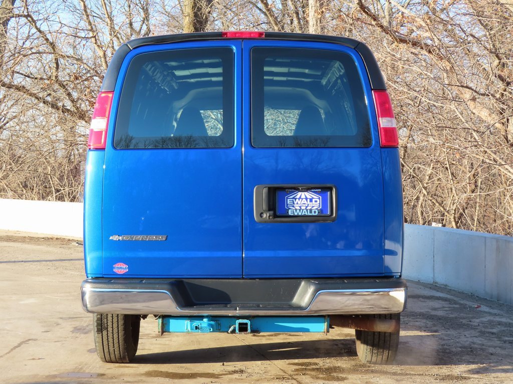 Used 2018 Chevrolet Express 3500 Extended w/ Driver Convenience Package image 16