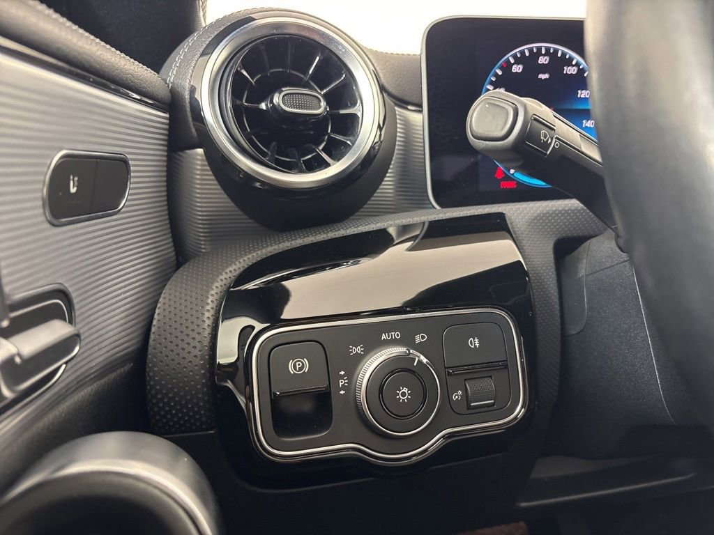 Used 2020 Mercedes-Benz CLA 250 4MATIC image 32