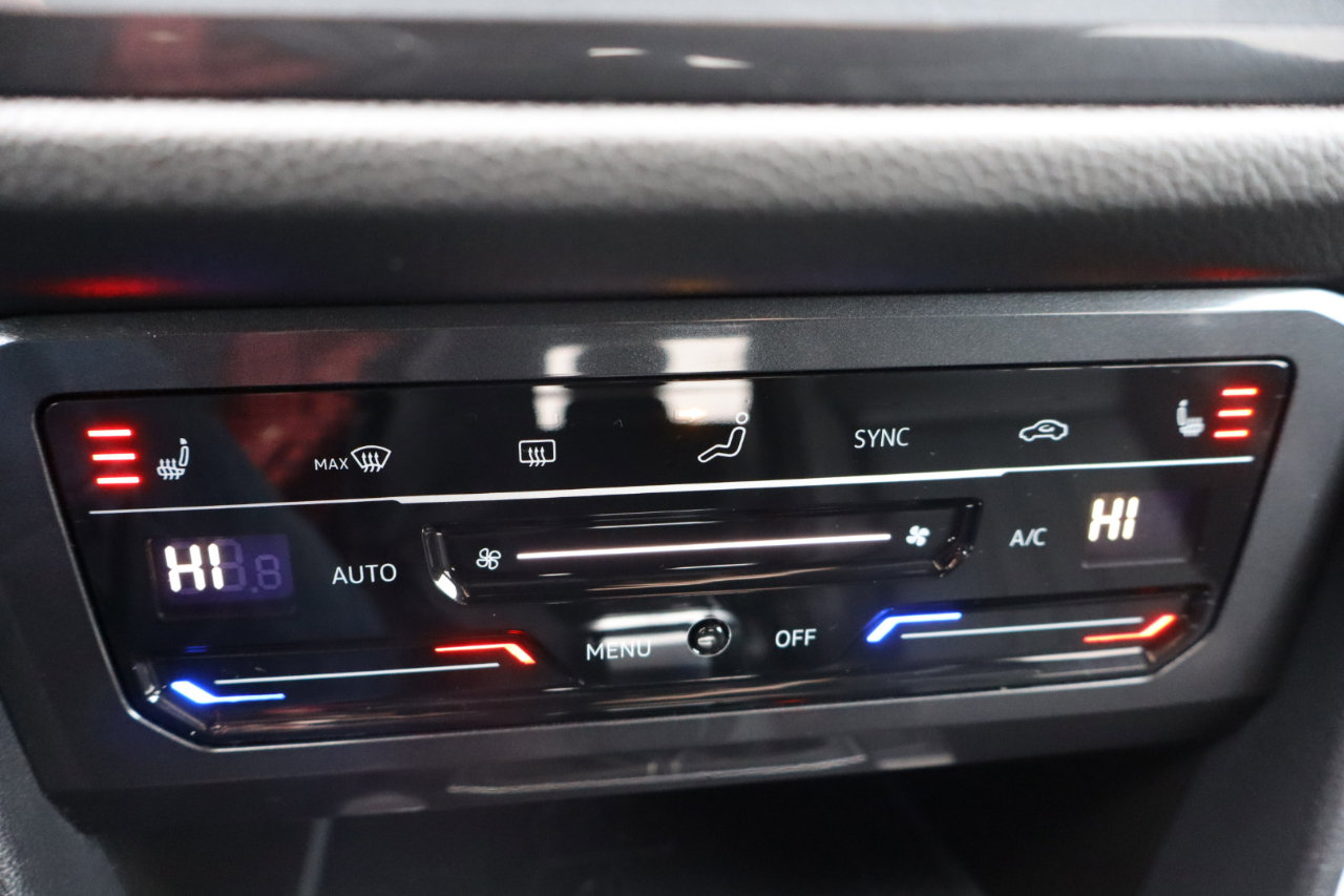 Used 2023 Volkswagen Tiguan SE R-Line image 15