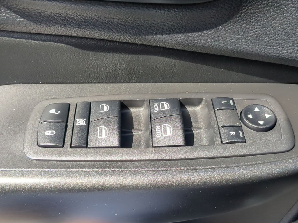 Used 2023 Jeep Cherokee Trailhawk w/ Trailer Tow Group AWD/4WD image 21