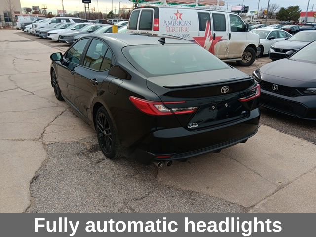 Used 2025 Toyota Camry SE image 6