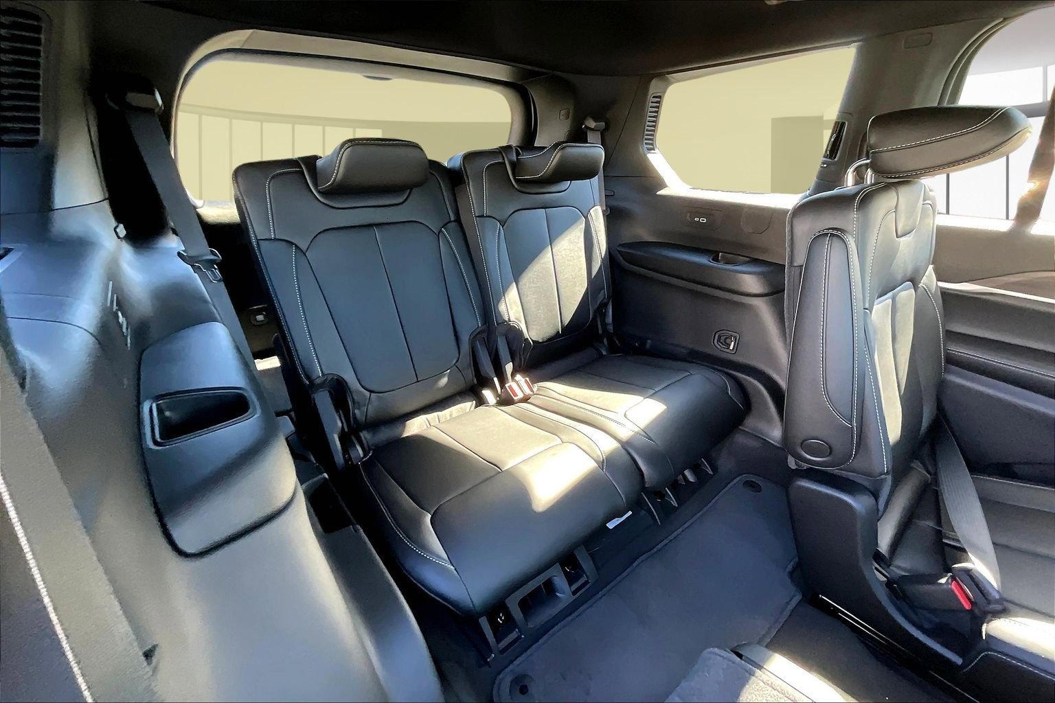 New 2025 Jeep Grand Cherokee L Limited w/ Black Appearance Package image 25