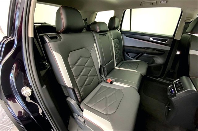 Used 2025 Volkswagen Atlas Peak Edition SE image 27