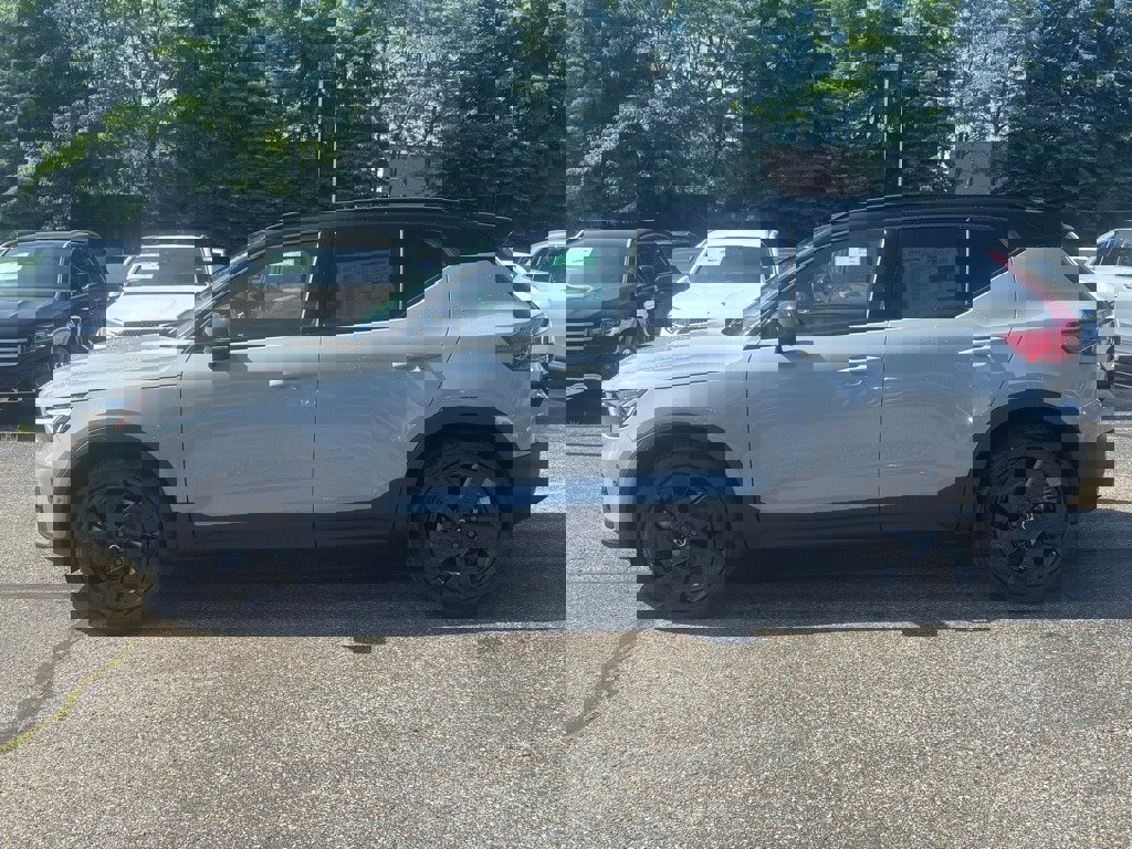 New 2026 Volvo XC40 B5 Ultra w/ Protection Package Premier image 4