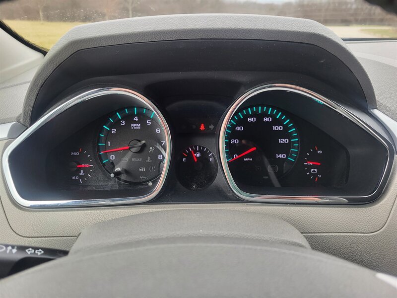 Used 2012 Chevrolet Traverse LT FWD image 17