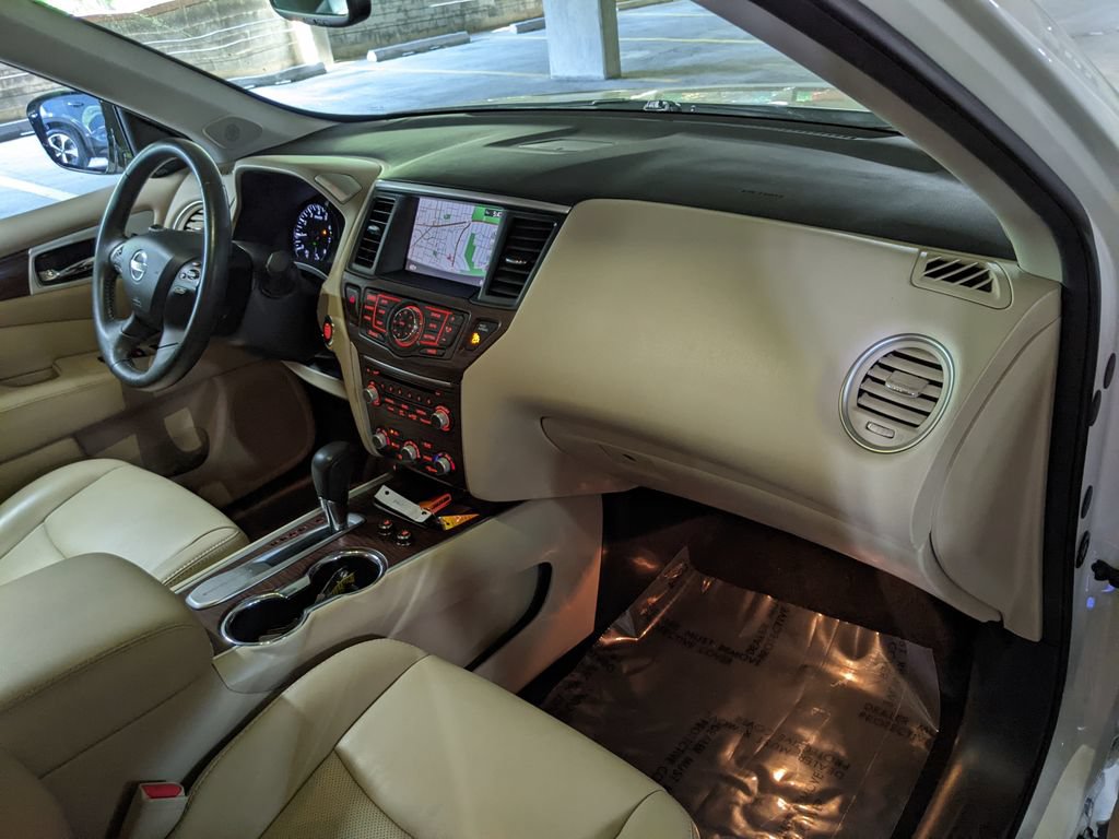 Used 2017 Nissan Pathfinder Platinum FWD image 22