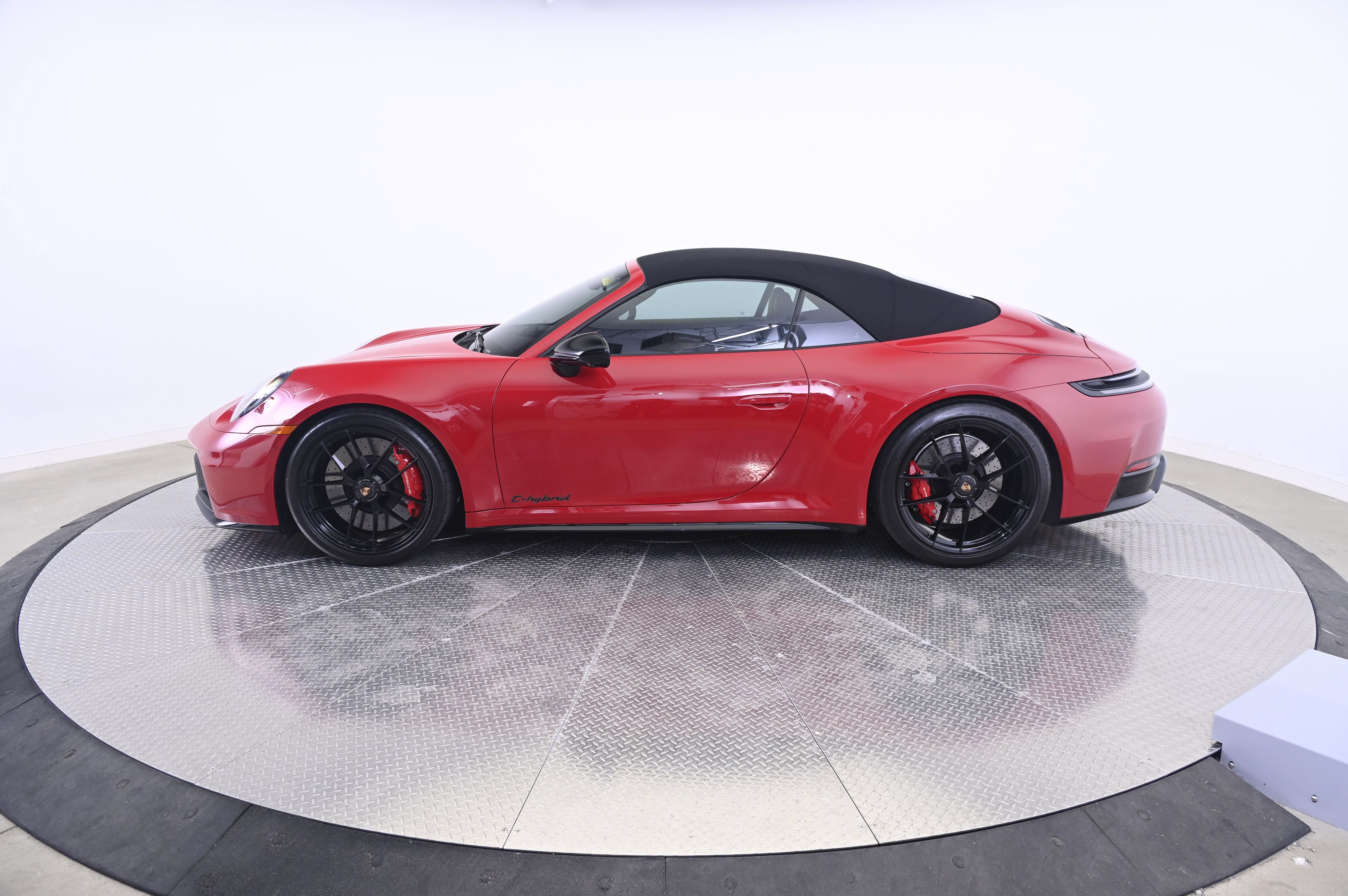 Certified 2025 Porsche 911 Carrera GTS RWD image 12