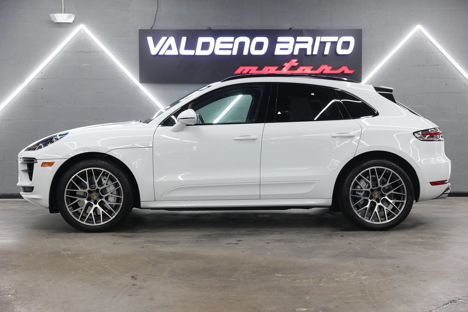 Used 2020 Porsche Macan Turbo AWD/4WD image 10