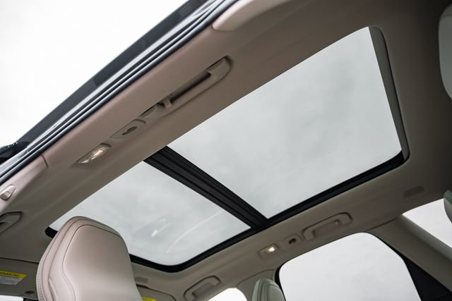 Used 2022 Volvo XC60 T8 Inscription w/ Advanced Package image 33