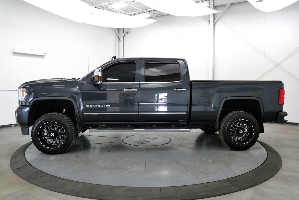Used 2018 GMC Sierra 2500 Denali w/ Duramax Plus Package AWD/4WD image 4