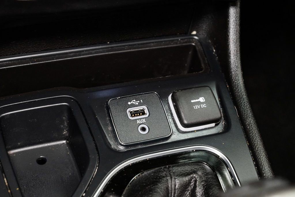 Used 2019 Jeep Cherokee Limited image 19