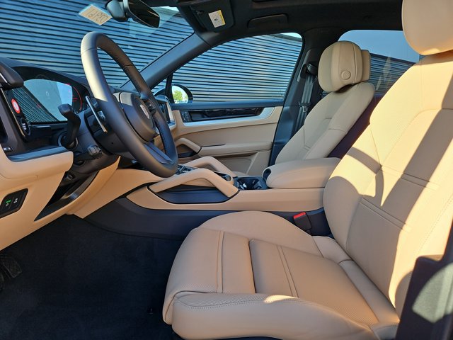 New 2026 Porsche Cayenne AWD/4WD image 5