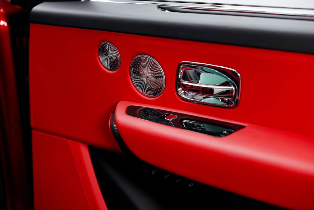 Used 2022 Rolls-Royce Cullinan Black Badge w/ Dark Exterior Package image 39