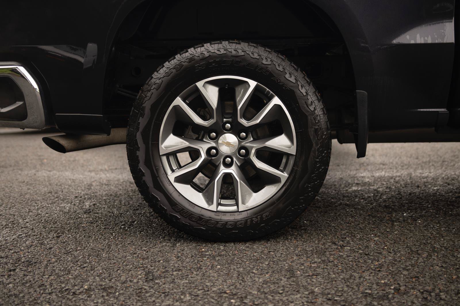 Used 2023 Chevrolet Silverado 1500 LT AWD/4WD image 25