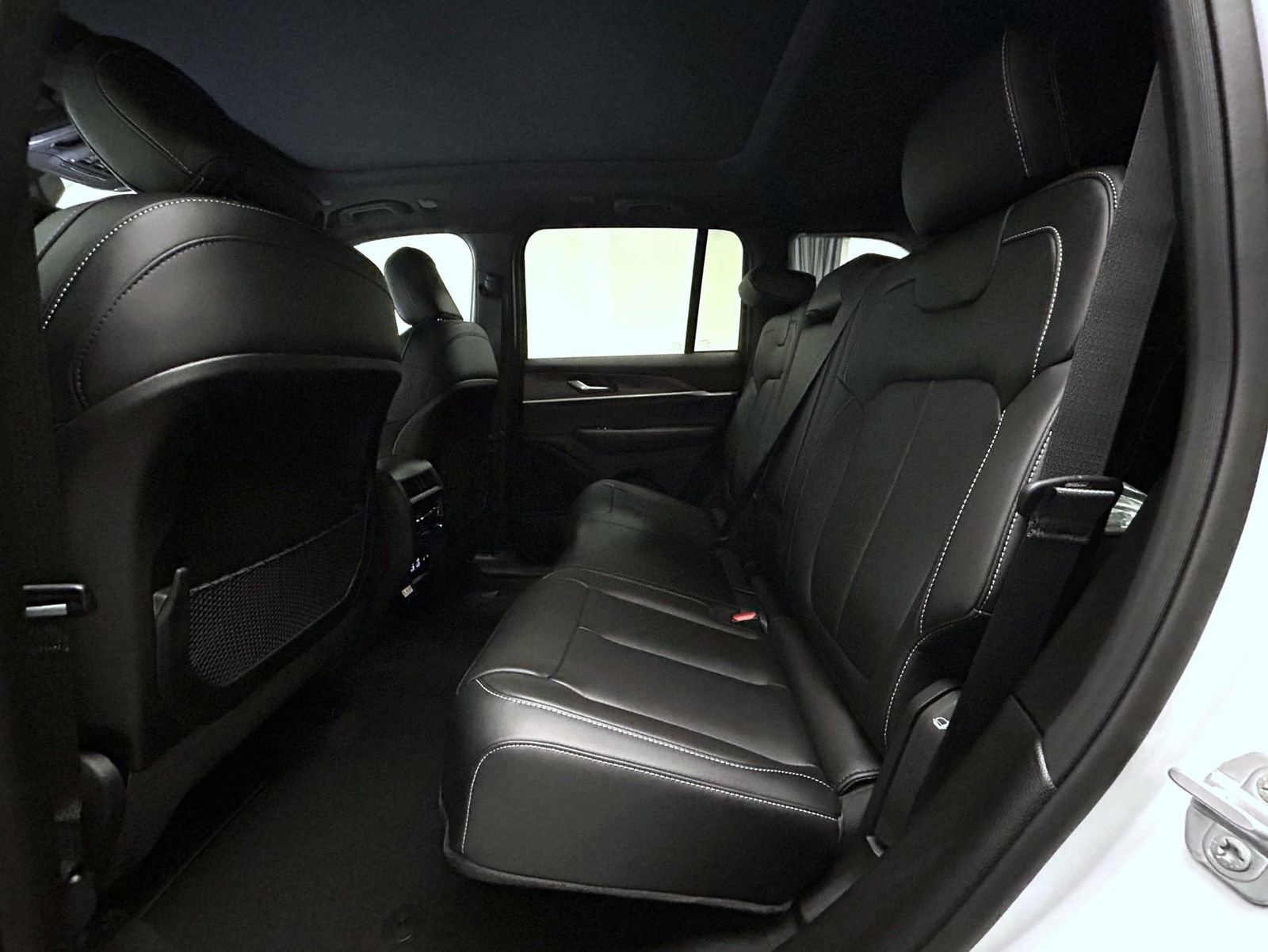 New 2025 Jeep Grand Cherokee Limited image 10