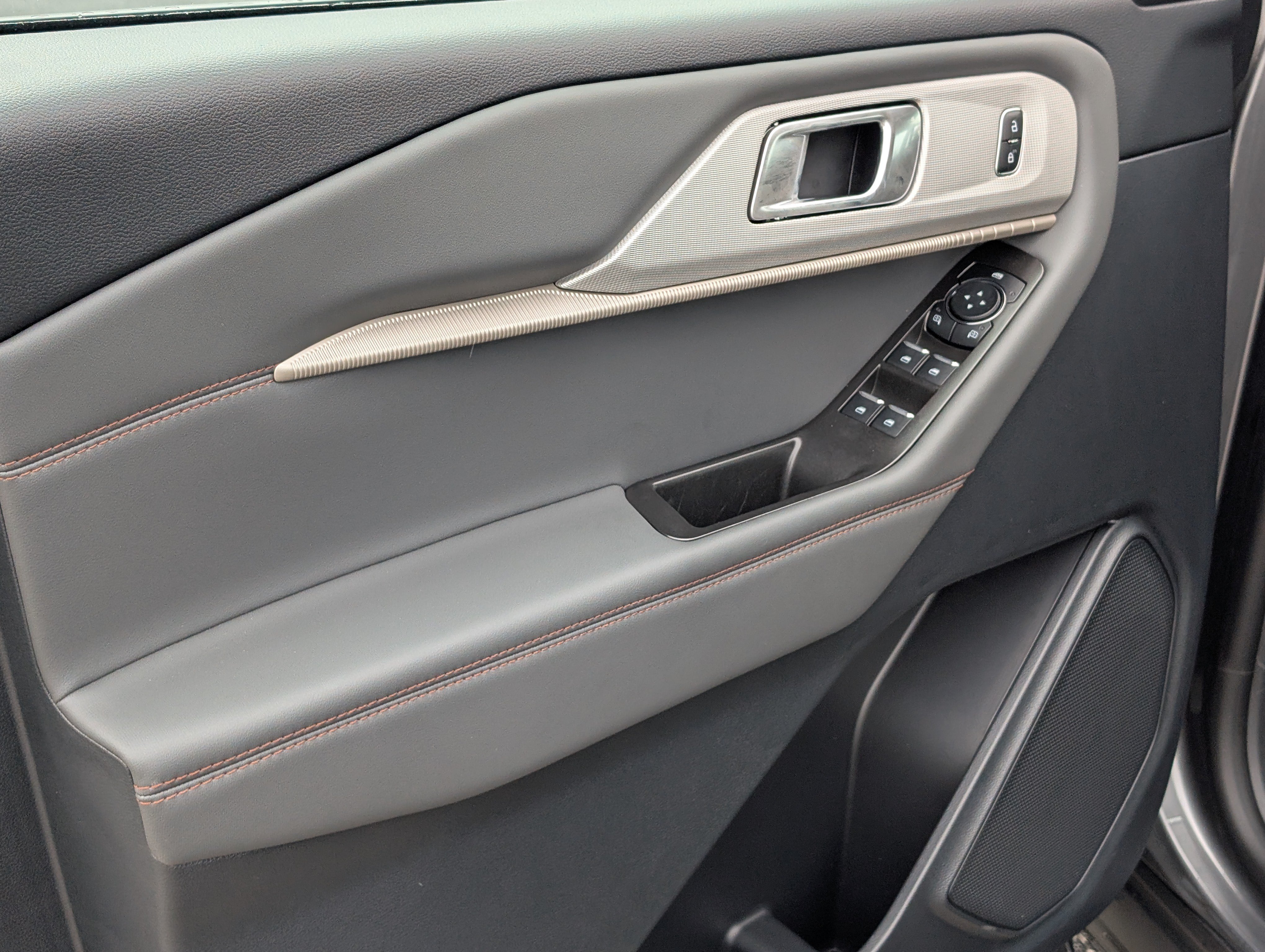 New 2026 Ford Explorer Active RWD image 17